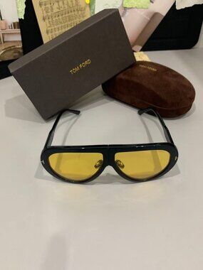 Tom Ford Black Oversized Aviator Sunglasses Yellow Tinted Lenses Logo HardwareTo